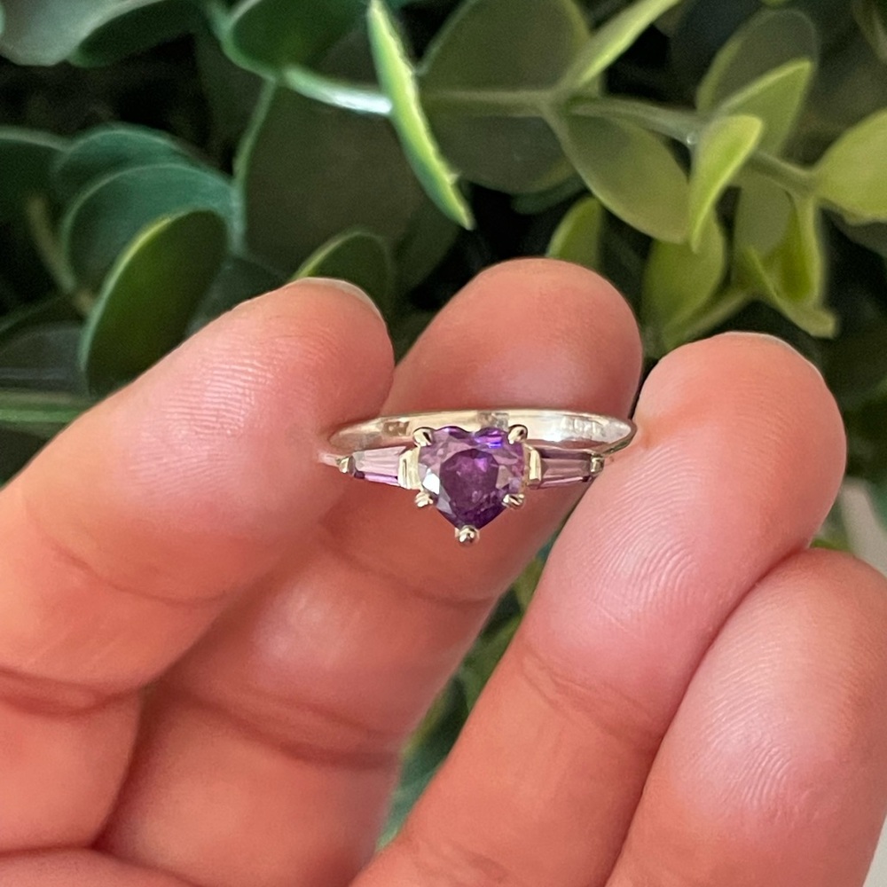 Marsala Gorgeous simple Sterling Silver 925 Purple heart Amethyst Ring size 8